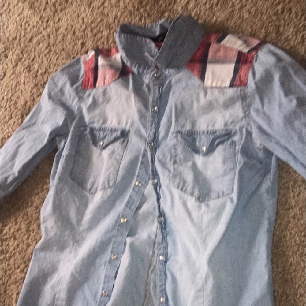 Shirts - Picture 3 of 8